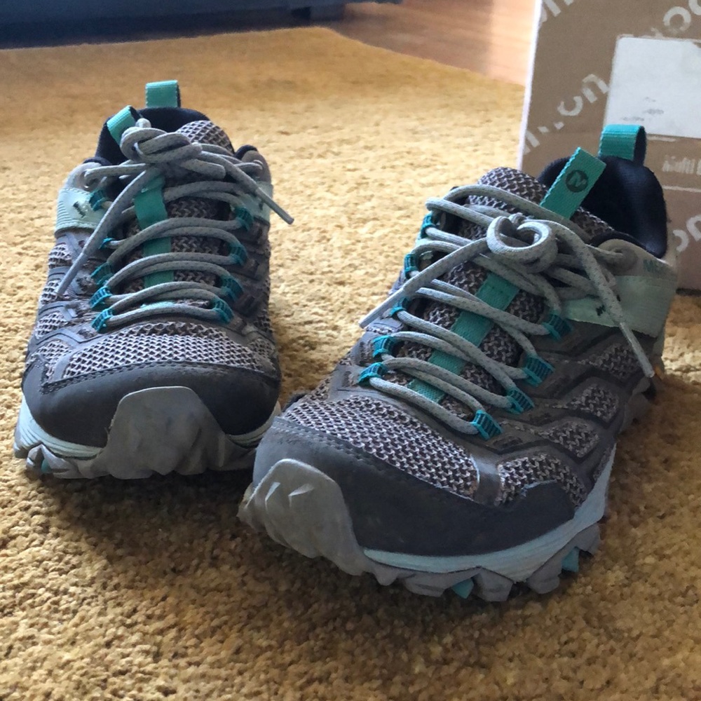 Merrell Womens Size 7.5 Moab Hiking Blue & Gray Sneakers J77466